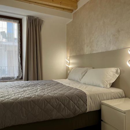 Anfite Apartments Santa Maria Desenzano del Garda Bagian luar foto