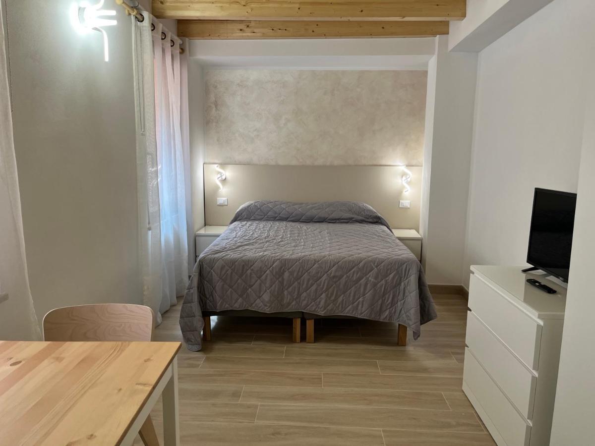 Anfite Apartments Santa Maria Desenzano del Garda Bagian luar foto
