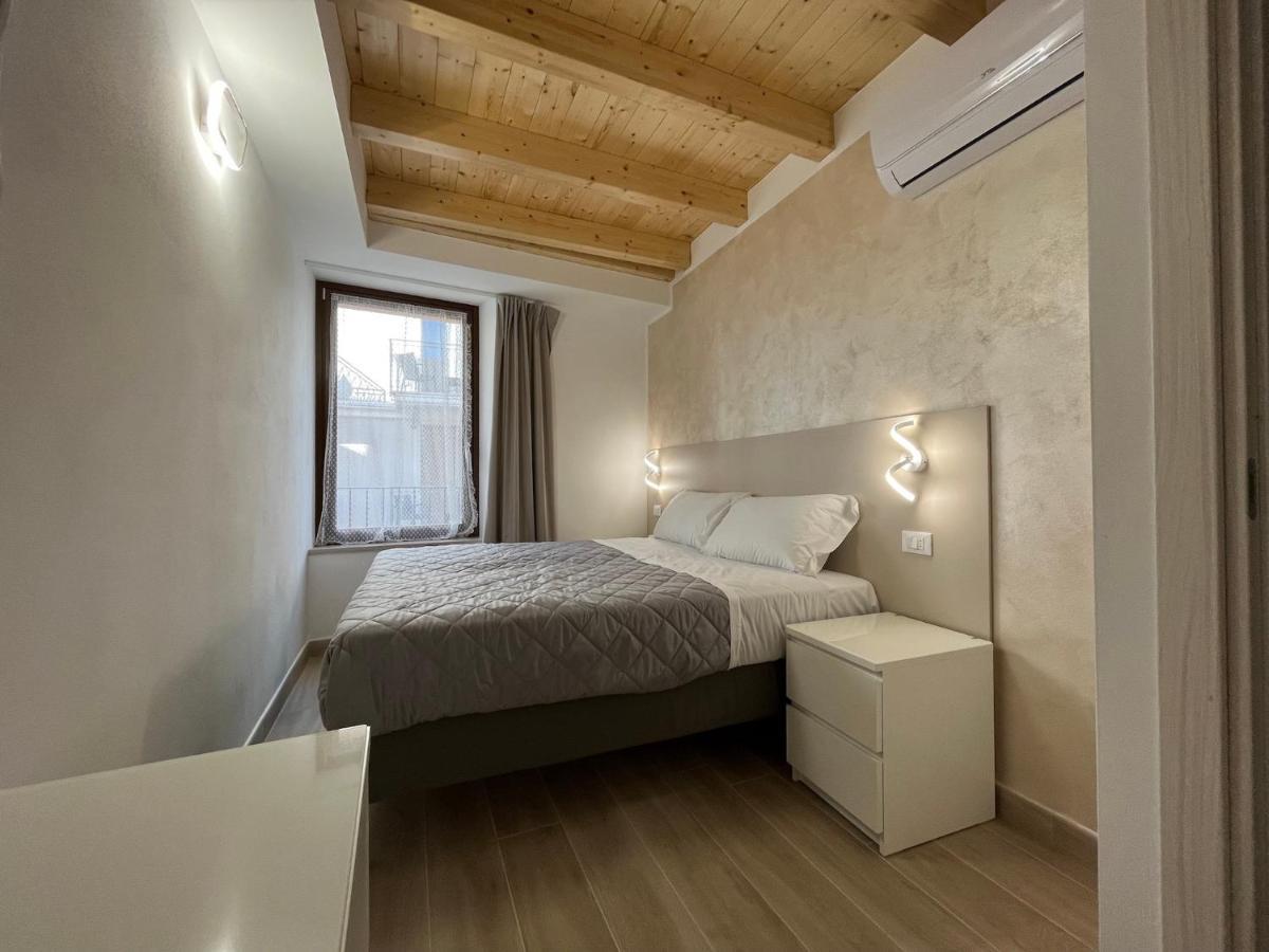 Anfite Apartments Santa Maria Desenzano del Garda Bagian luar foto