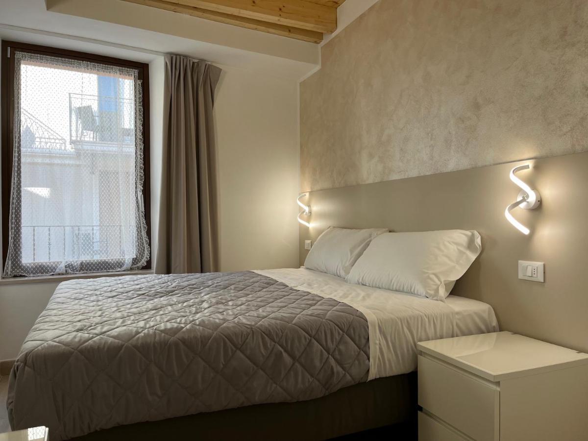 Anfite Apartments Santa Maria Desenzano del Garda Bagian luar foto