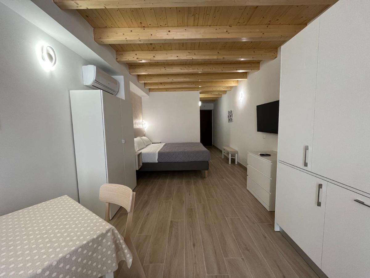 Anfite Apartments Santa Maria Desenzano del Garda Bagian luar foto
