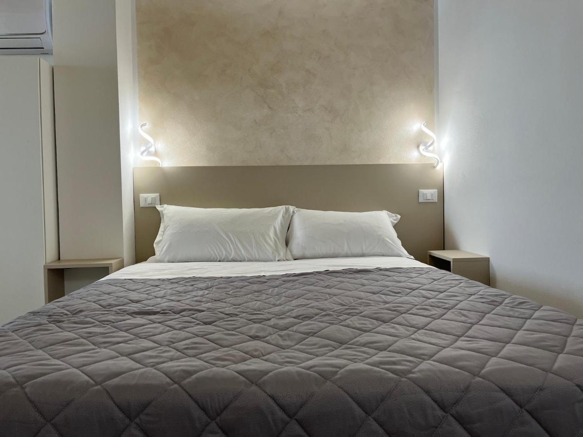 Anfite Apartments Santa Maria Desenzano del Garda Bagian luar foto