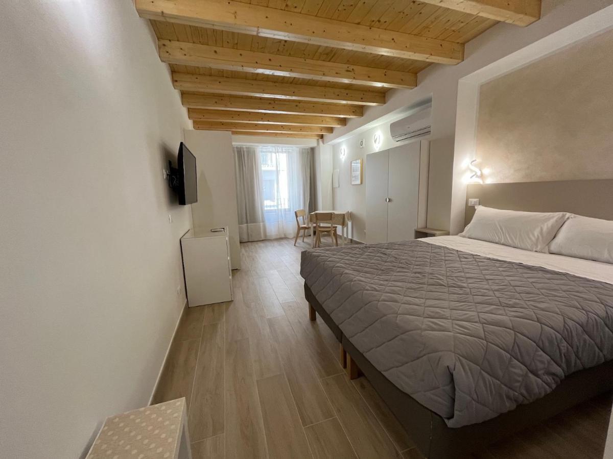 Anfite Apartments Santa Maria Desenzano del Garda Bagian luar foto